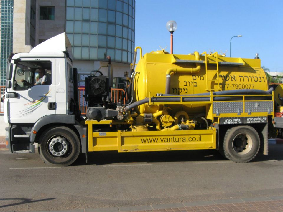 שאיבת מים ופתרון מהיר להצפות בסביבת הבית או העסק